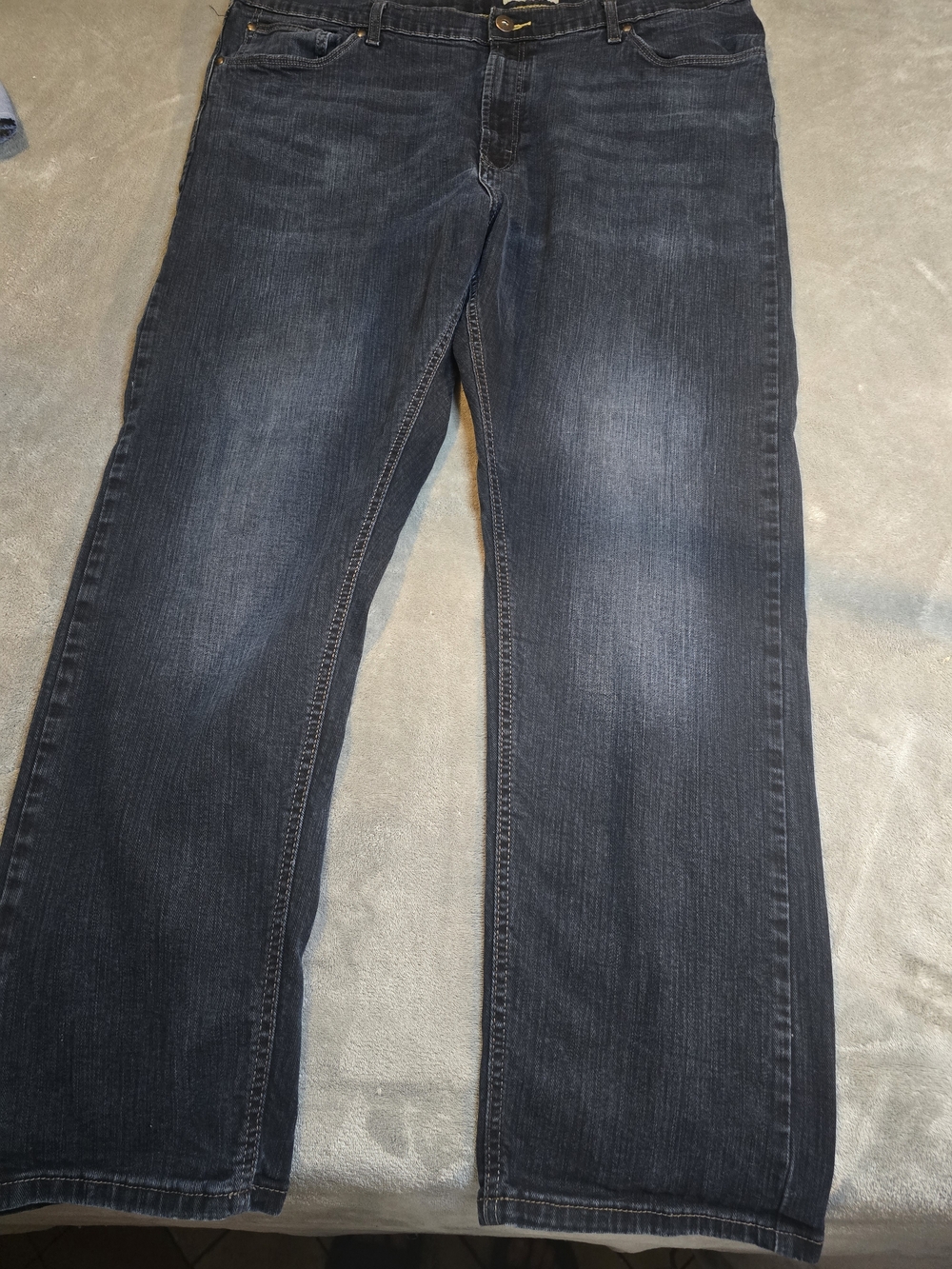 Wrangler Men's Regular Taper Cut Jeans EUC 42x30